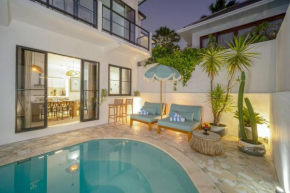 Casa Solace - New! Sparkling villa in the heart of Berawa or Canggu